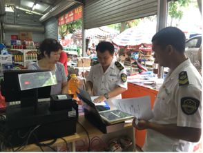 上思縣食藥監(jiān)局推進(jìn)食品銷售質(zhì)量安全十百千萬(wàn)示范工程建設(shè)，筑牢食品安全防線